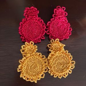 Set of 2 beaded earrings